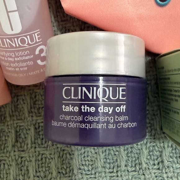 Clinique bundle of travel size items all New - Picture 4 of 10